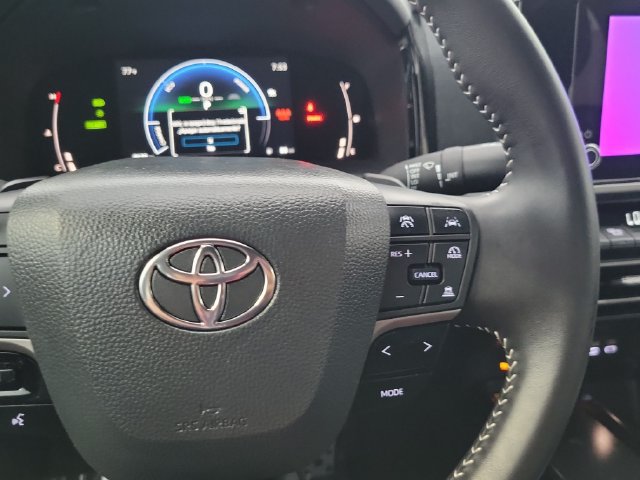 Used 2026 Toyota Camry SE FWD image 16