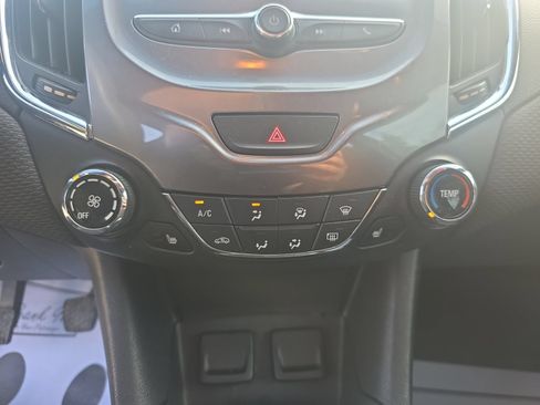 Used 2018 Chevrolet Cruze LT w/ Convenience Package FWD image 21