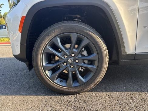 New 2026 Jeep Grand Cherokee Limited AWD/4WD image 11