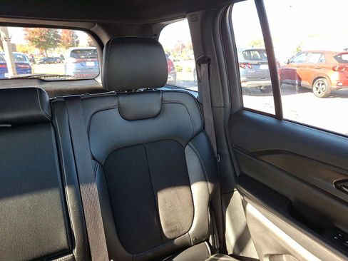 Used 2023 Jeep Grand Cherokee Altitude image 14