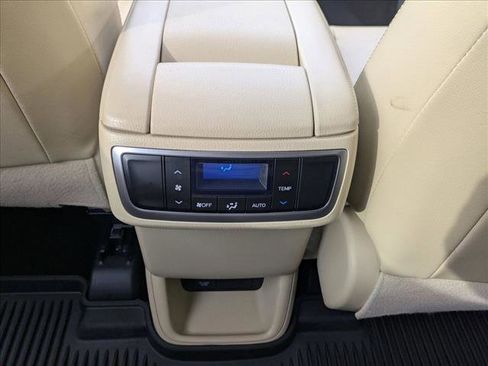 Used 2018 Toyota Highlander Limited image 22