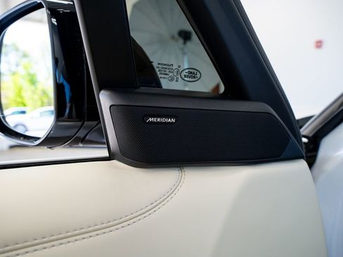 Used 2024 Land Rover Range Rover Long Wheelbase SE image 29