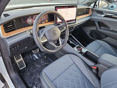 New 2026 Volkswagen Tiguan SEL R-Line AWD/4WD image 9