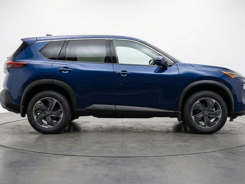 Used 2025 Nissan Rogue SV image 11