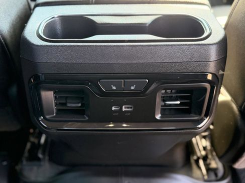 Used 2025 GMC Sierra 2500 AT4 image 16