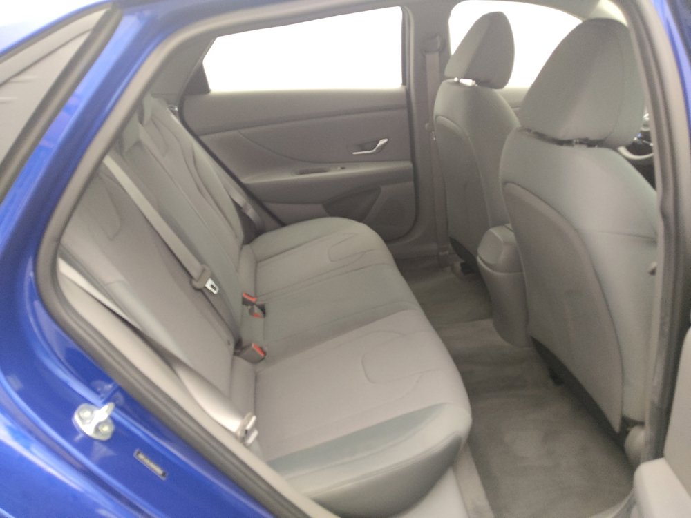 Used 2021 Hyundai Elantra SE FWD image 19