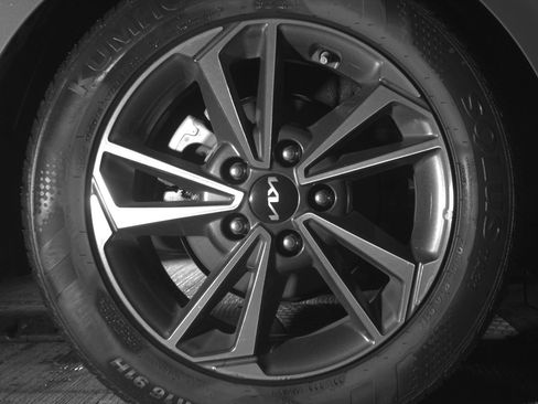 Used 2024 Kia Forte LXS FWD image 20