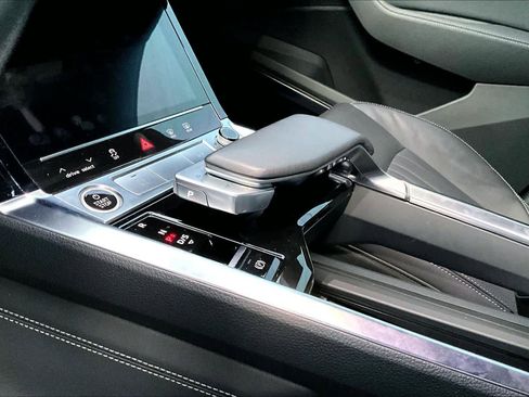 Used 2023 Audi e-tron Premium Plus w/ Premium Plus Package AWD/4WD image 21