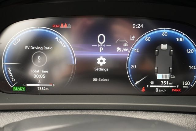 Used 2025 Toyota Crown Signia AWD/4WD image 32