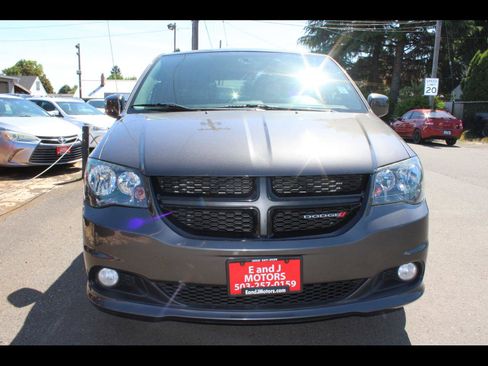 Used 2015 Dodge Grand Caravan SXT w/ Blacktop Package FWD image 2