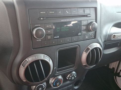 Used 2015 Jeep Wrangler Sport AWD/4WD image 16