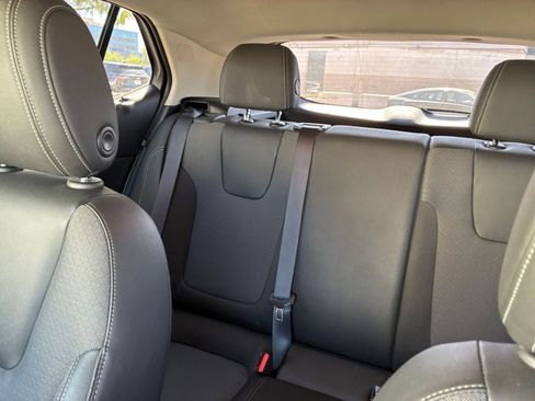 Used 2025 Buick Encore GX Preferred FWD image 38