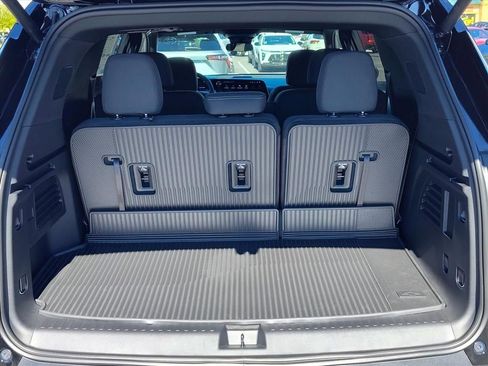 New 2026 Chevrolet Traverse LT w/ LPO, Floor Liner Package FWD image 8