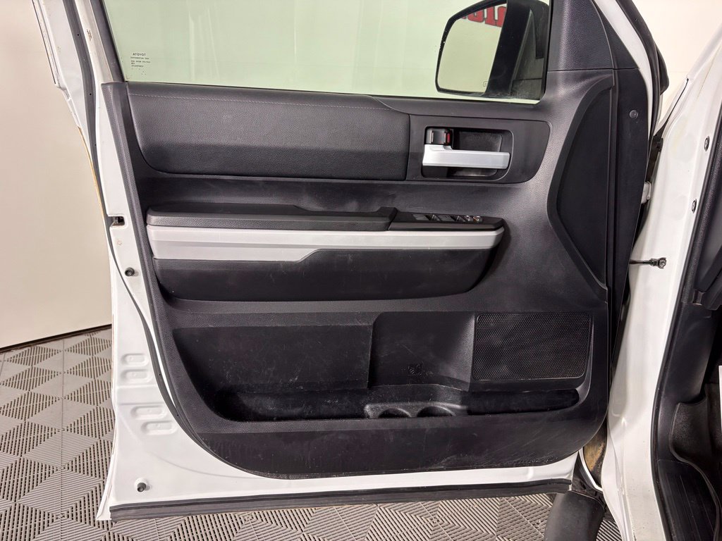 Used 2020 Toyota Tundra SR5 w/ SR5 Leather Package AWD/4WD image 18