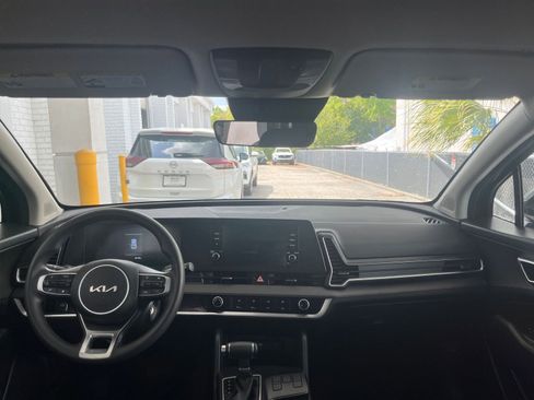 Used 2025 Kia Sportage LX image 32