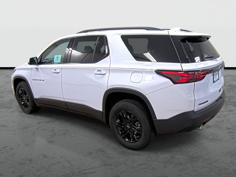 Used 2023 Chevrolet Traverse LT w/ Midnight/Sport Edition FWD image 2