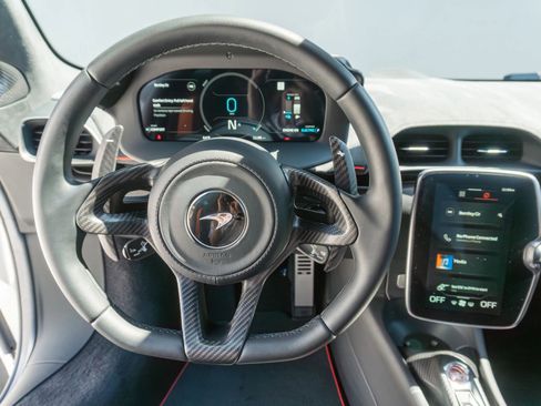 Used 2023 McLaren Artura RWD image 18