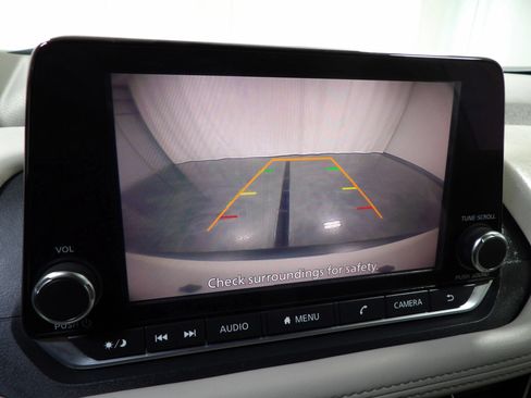 Used 2022 Nissan Rogue SV FWD image 16