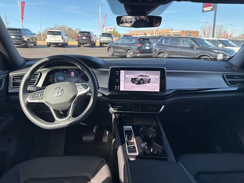 Used 2024 Volkswagen Atlas Cross Sport SE image 21