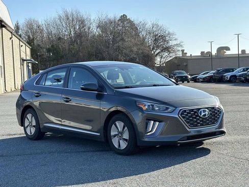 Used 2022 Hyundai Ioniq SE image 6