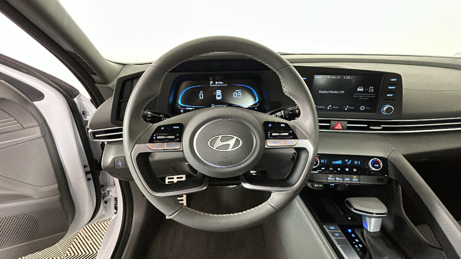 Used 2025 Hyundai Elantra Sport FWD image 18