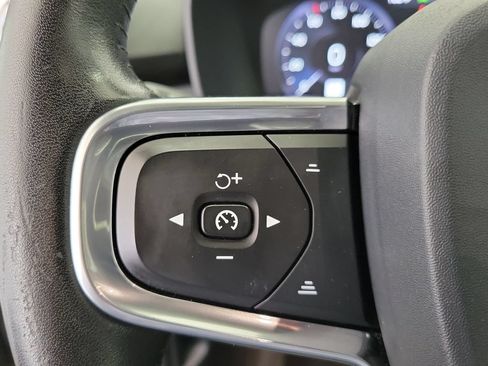 Used 2020 Volvo XC40 T5 Momentum w/ Protection Package Premier AWD/4WD image 24
