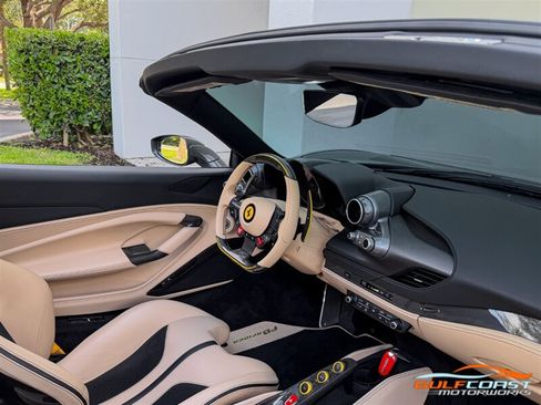 Used 2022 Ferrari F8 Tributo RWD image 31