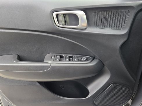 Certified 2025 Hyundai Venue SEL image 31