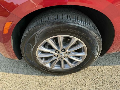 Used 2024 Buick Enclave Premium image 9