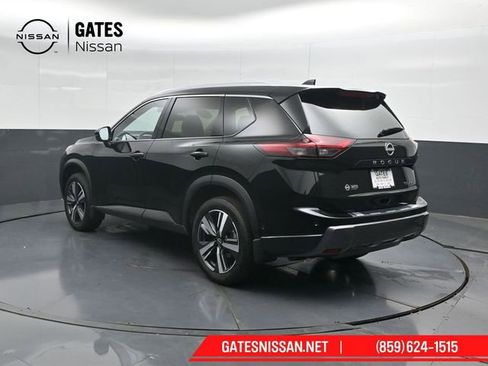 Used 2025 Nissan Rogue SL AWD/4WD image 8
