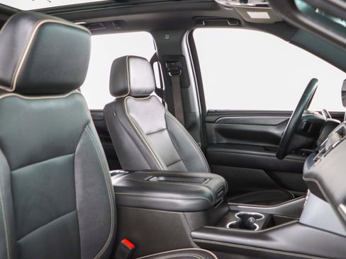 Used 2023 GMC Yukon SLT image 31