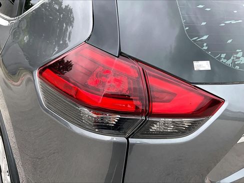 Certified 2020 Nissan Rogue S FWD image 28