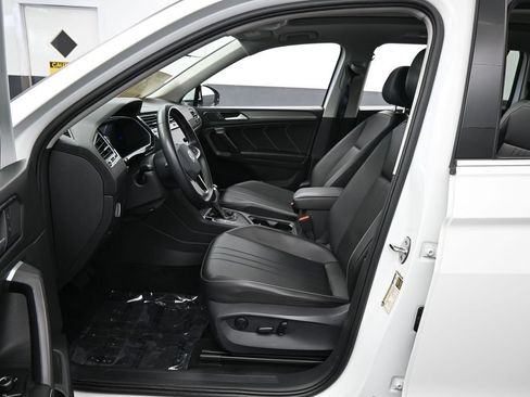Used 2024 Volkswagen Tiguan SE FWD image 11