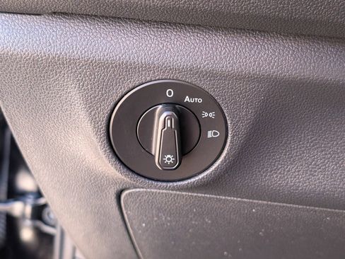 Used 2020 Volkswagen Jetta SE w/ SE Cold Weather Package image 27