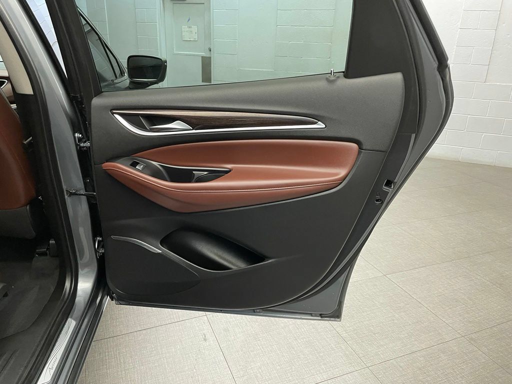Used 2020 Buick Enclave Avenir w/ Avenir Technology Package FWD image 33