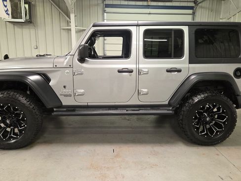 Used 2019 Jeep Wrangler Unlimited Sport S AWD/4WD image 3