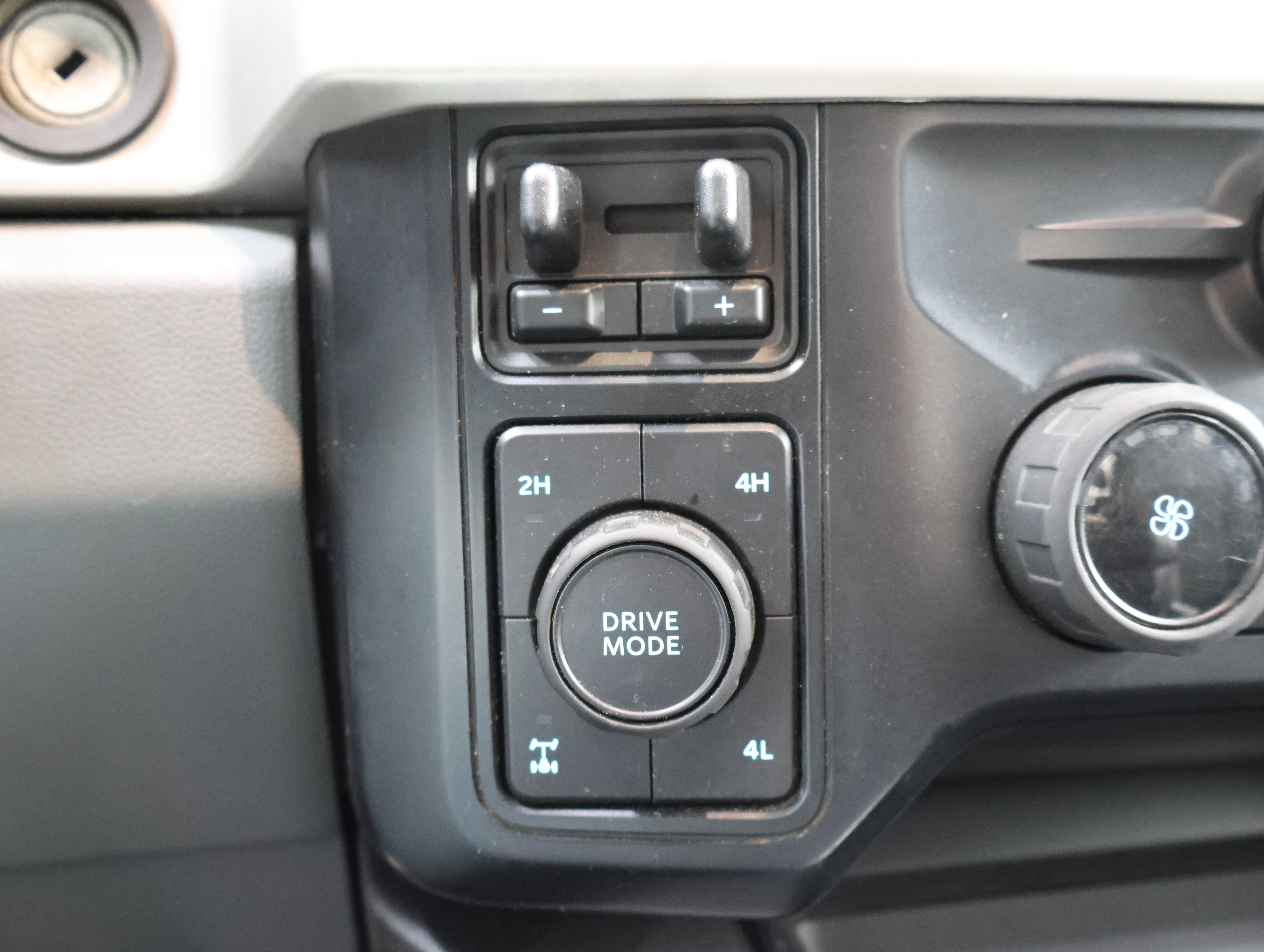Used 2023 Ford F250 XLT AWD/4WD image 47