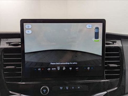 Used 2023 Ford Transit 350 XLT image 22