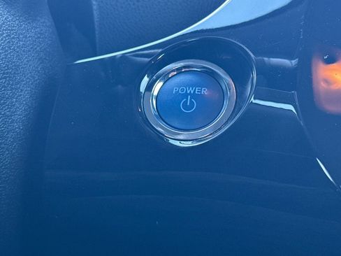 Used 2022 Toyota Prius LE image 21