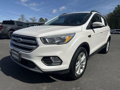 Used 2018 Ford Escape SE w/ Ford Safe & Smart Package image 4