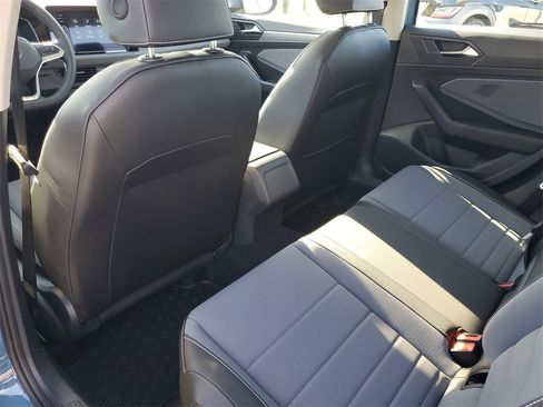 Used 2025 Volkswagen Jetta SE image 23