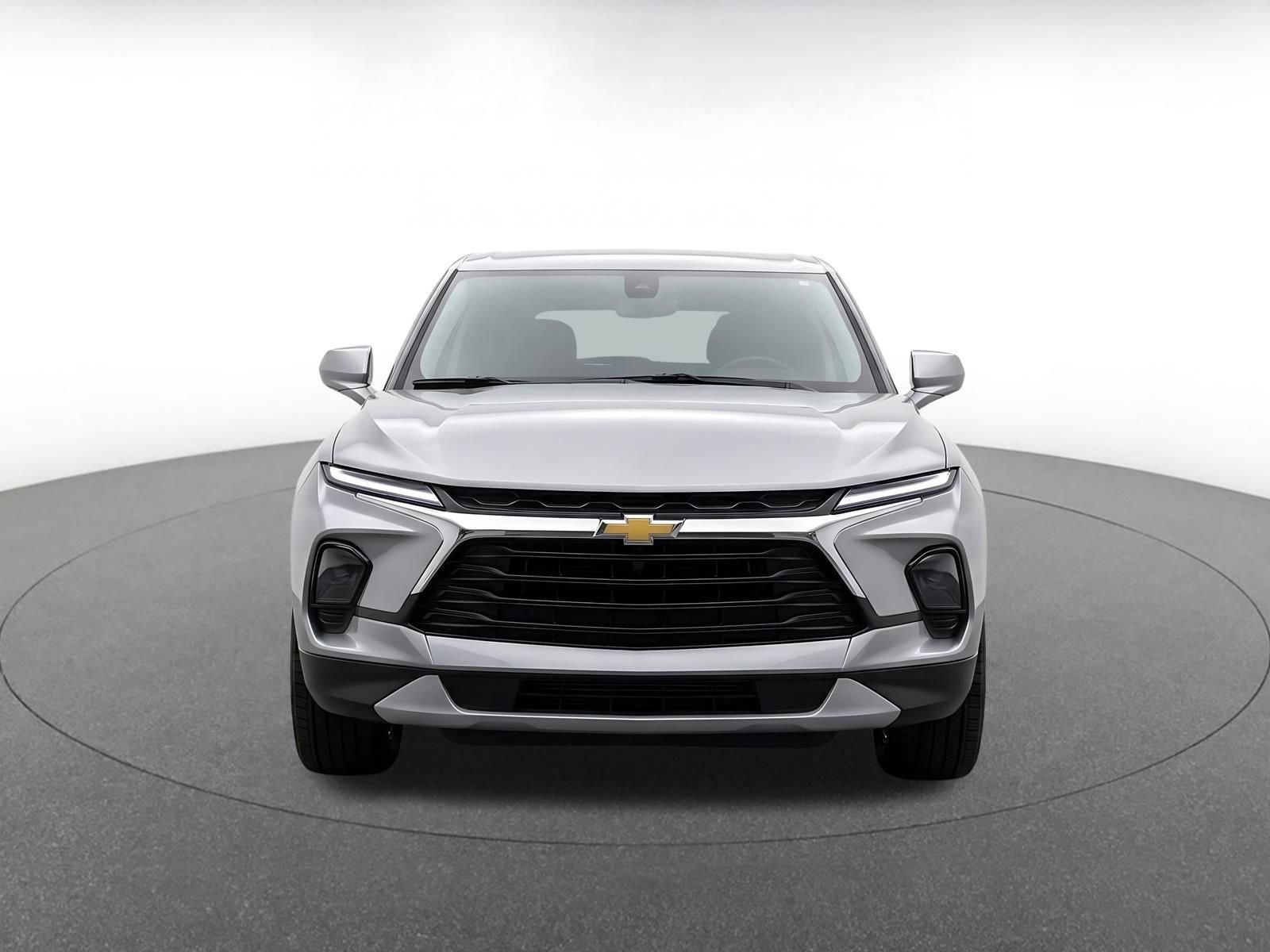 Used 2025 Chevrolet Blazer LT FWD image 2