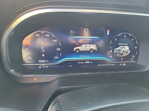 Used 2023 Chevrolet Suburban Premier image 8