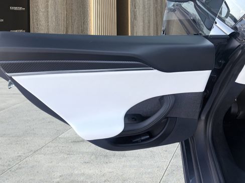 Used 2021 Tesla Model S Plaid image 25