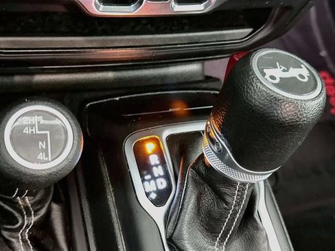 Used 2019 Jeep Wrangler Unlimited Sahara AWD/4WD image 21