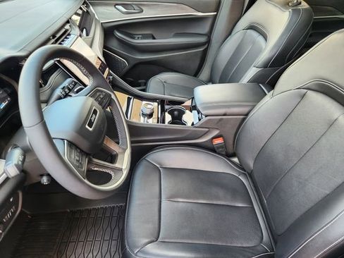 Used 2022 Jeep Grand Cherokee Limited 4xe w/ Luxury Tech Group II AWD/4WD image 12