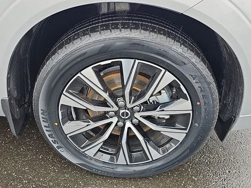 Used 2025 Volvo XC60 B5 Plus w/ Protection Package Premier image 8