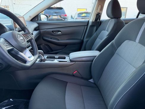 Used 2025 Nissan Sentra SV image 24
