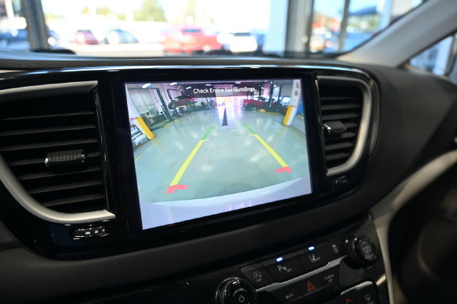 Used 2024 Chrysler Pacifica Touring-L FWD image 16