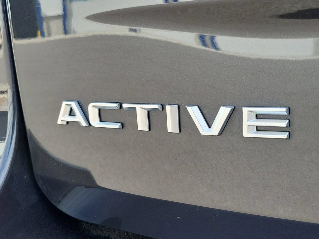 Used 2025 Ford Expedition Active RWD image 6